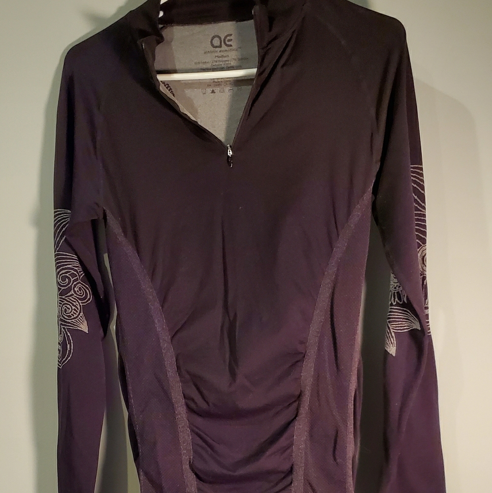 Athletic essentials black pullover active top
